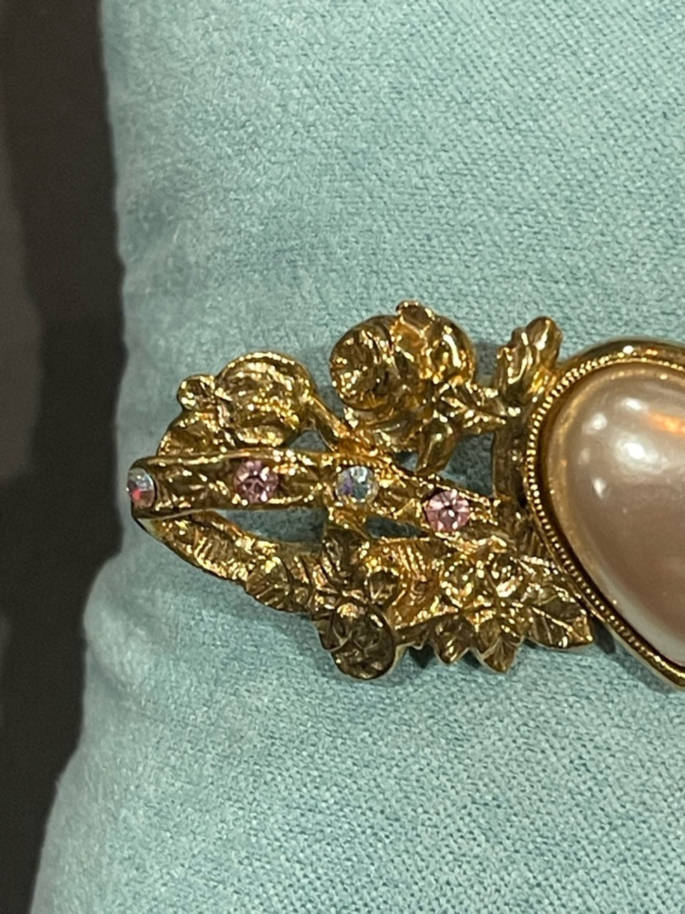 1928 Gold-Tone Heart Pearl Floral Brooch with Pink Accents - Picture 4 of 8